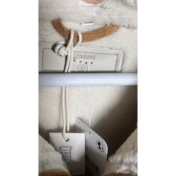 BLANK NYC Revolve Faux Fur Sherpa Cap Sleeve Vest Size Small In Biscotti NEW - Picture 10 of 14